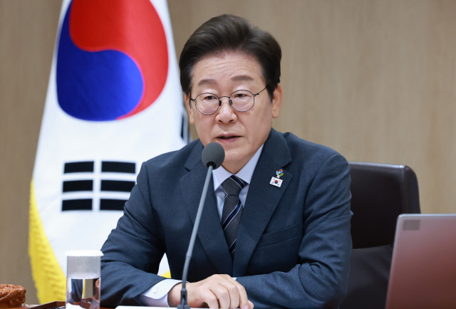 이재명 대통령이 24일 서울 용산 대통령실 청사에서 열린 국무회의를 주재하고 있다. [연합뉴스]
